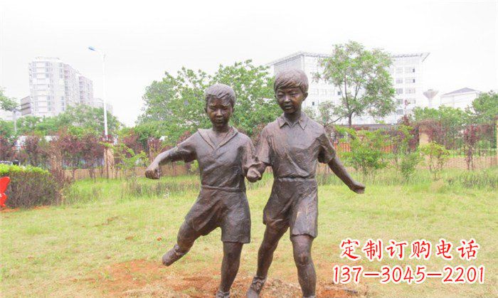 开封踢足球公园人物铜雕 (2)