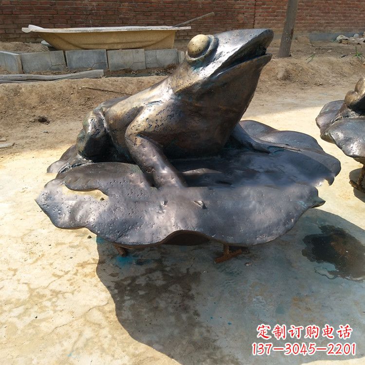 开封铜雕青蛙喷水雕塑