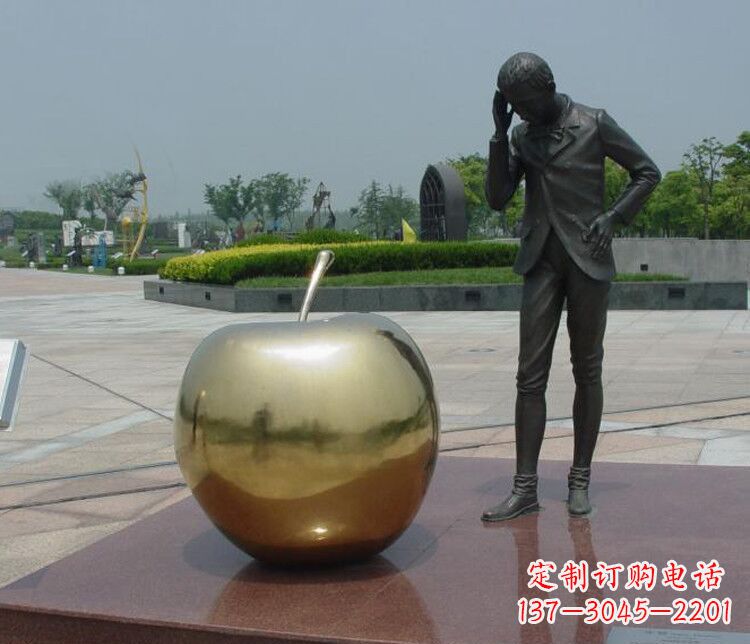 开封铜雕西方人物和苹果