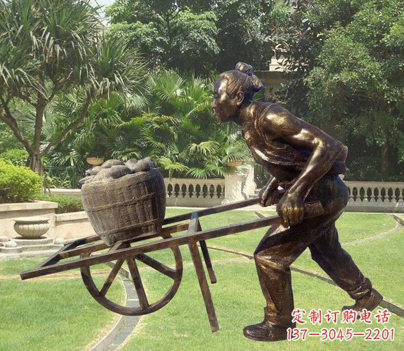 开封推独轮车的古人铜雕
