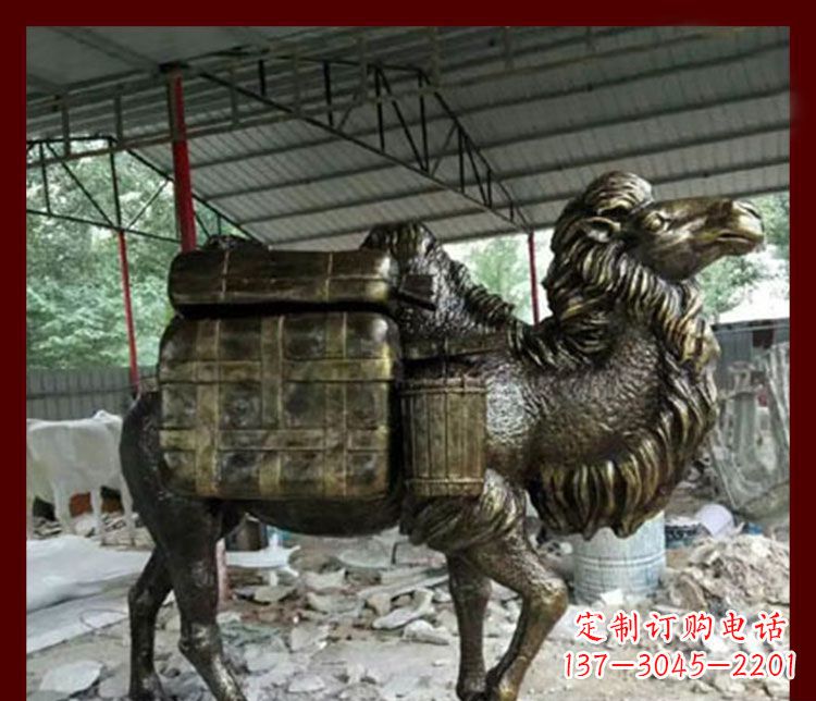 开封拖行李的骆驼动物铜雕