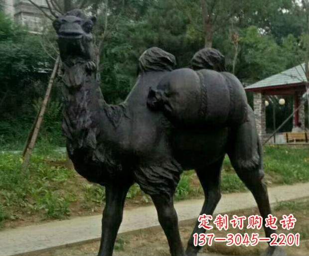 开封驮行李的骆驼铜雕