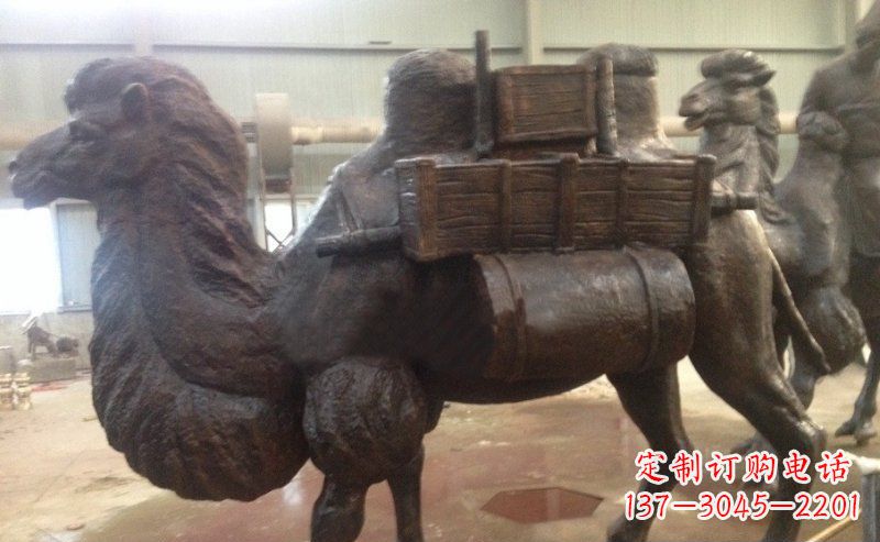 开封驮着东西的骆驼公园动物铜雕
