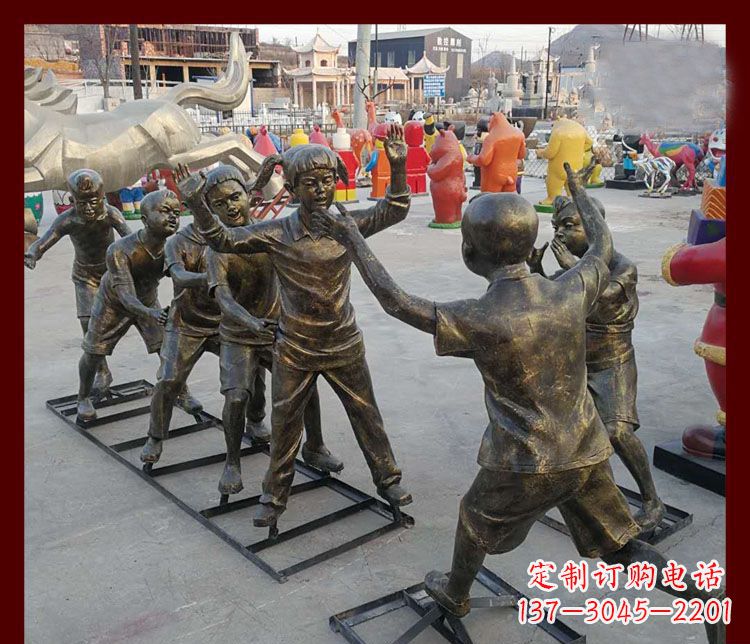 开封玩老鹰捉小鸡的儿童铜雕