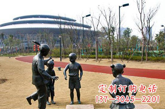 开封玩游戏儿童公园人物铜雕