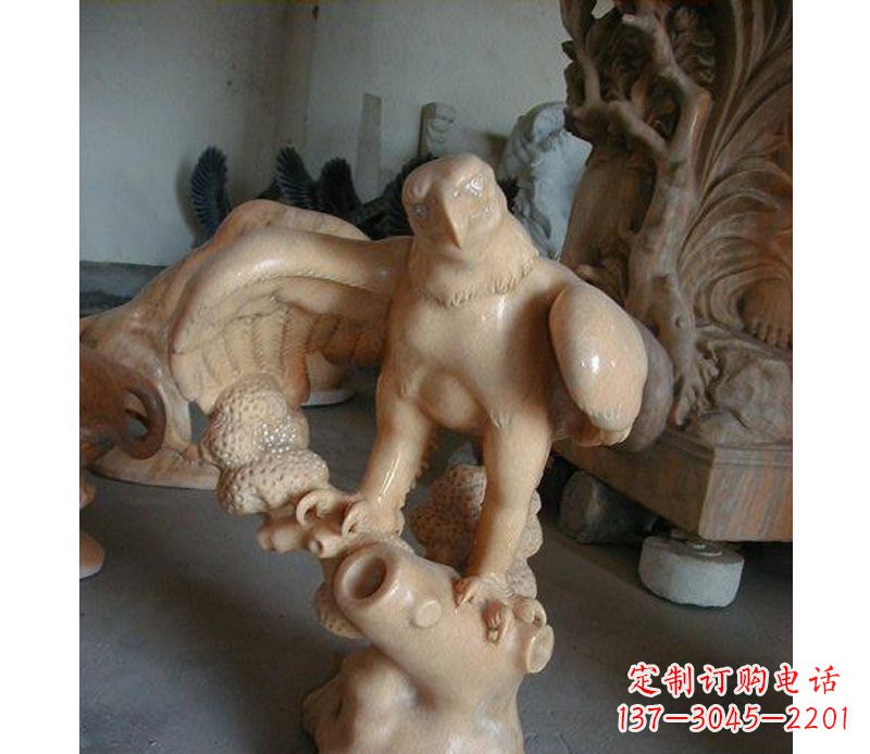 开封晚霞红老鹰石雕 