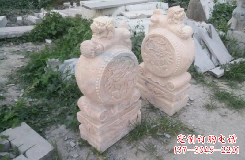 开封晚霞红狮子门墩石雕