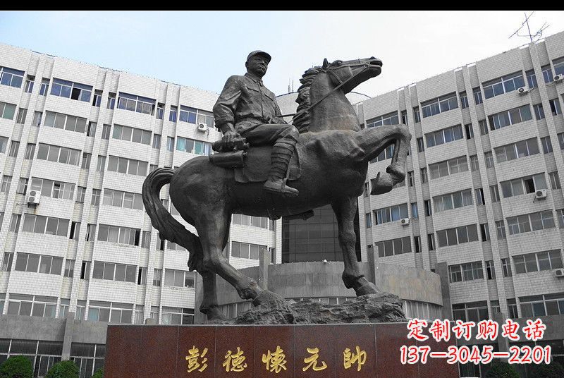 开封伟人彭德怀元帅铜雕