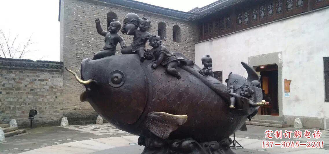 开封小孩骑鱼铜雕