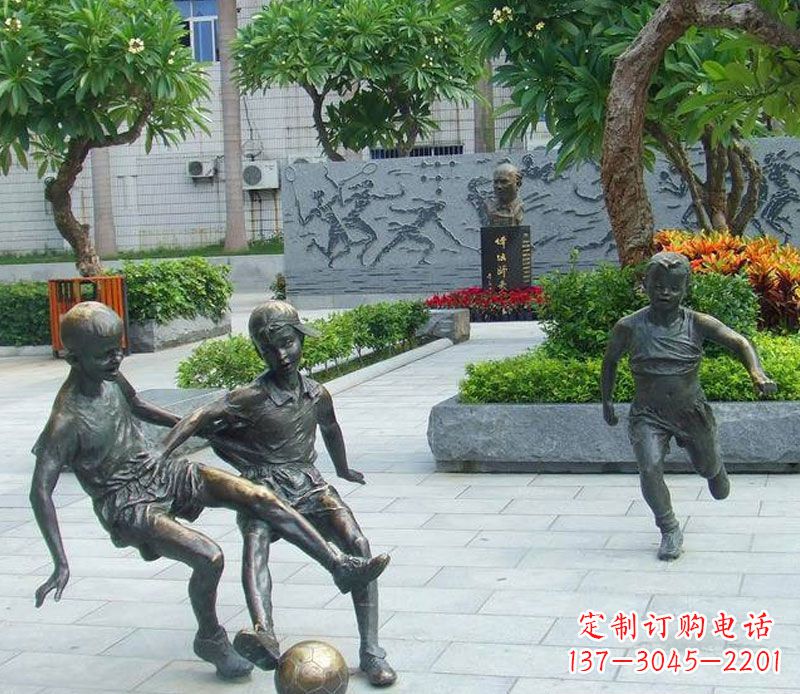 开封小孩踢足球公园景观铜雕