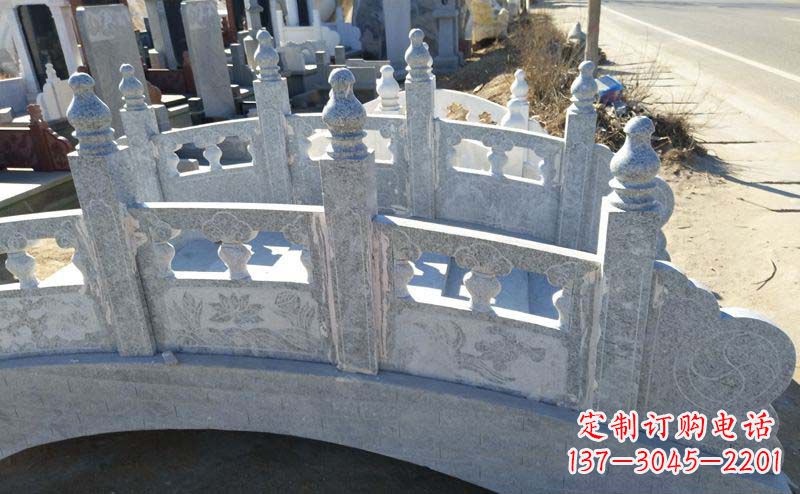 开封小区公园大理石拱桥