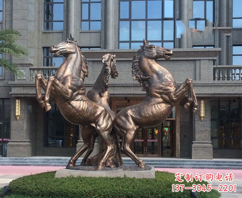 开封小区立马铜雕