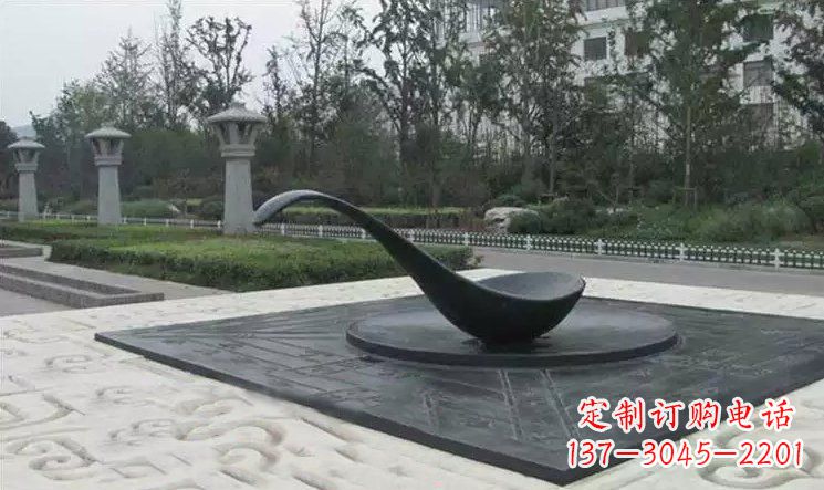 开封校园古代指南针司南铜雕