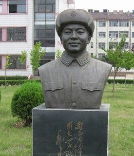 开封校园雷锋铜像
