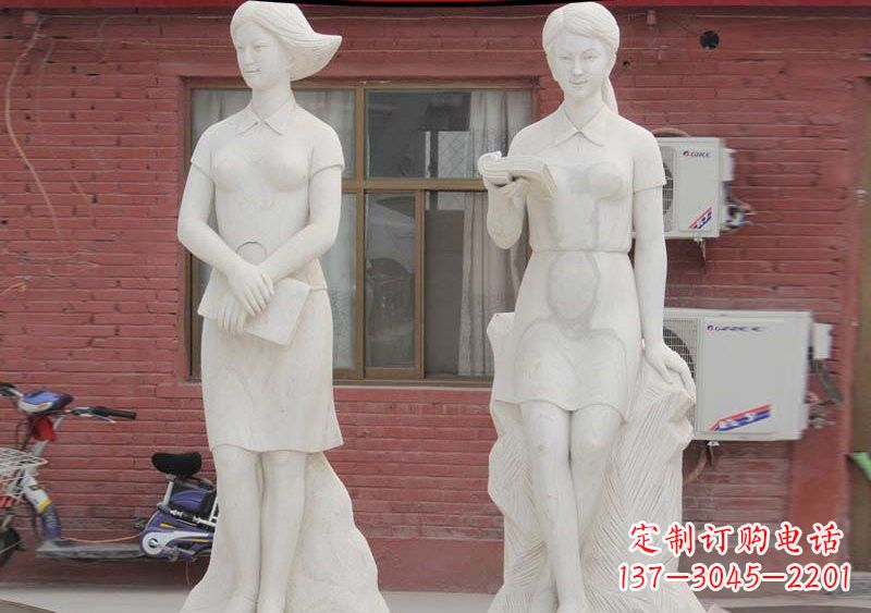开封校园拿书本的学生石雕