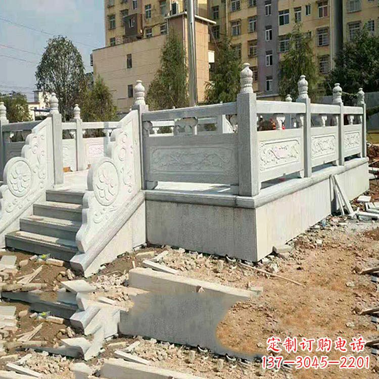 开封校园青石升旗台