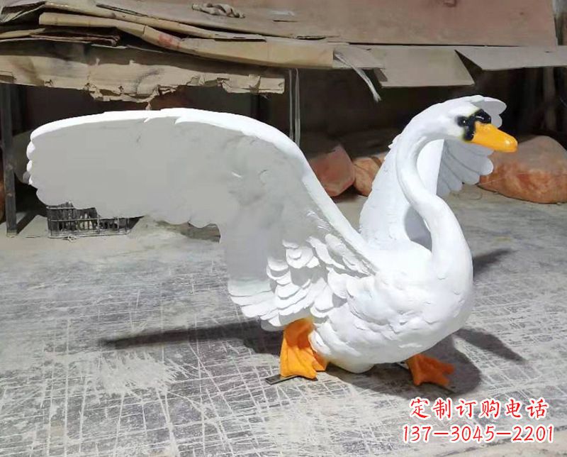 开封展翅翱翔的仿真白天鹅发光款