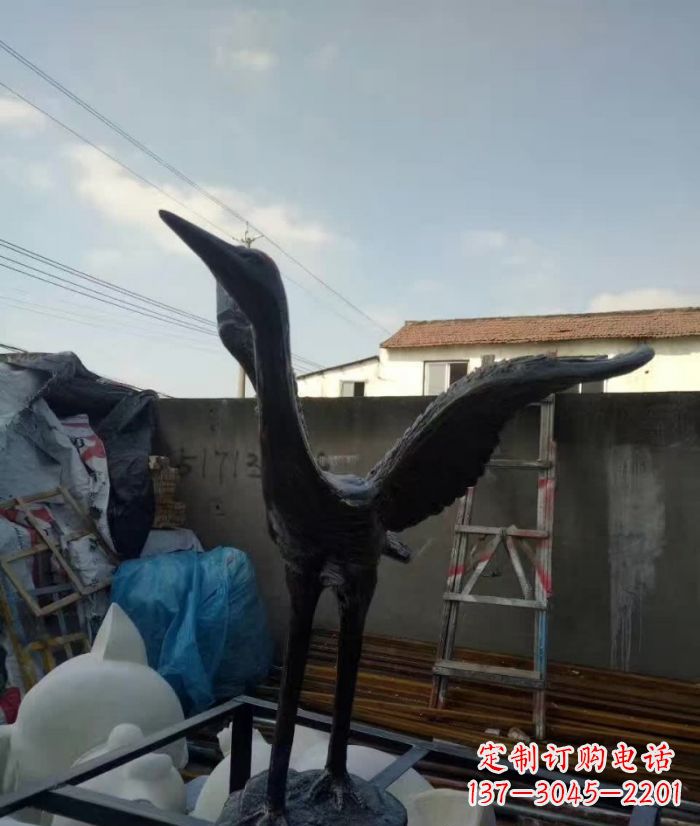 开封展翅仙鹤铜雕 (2)