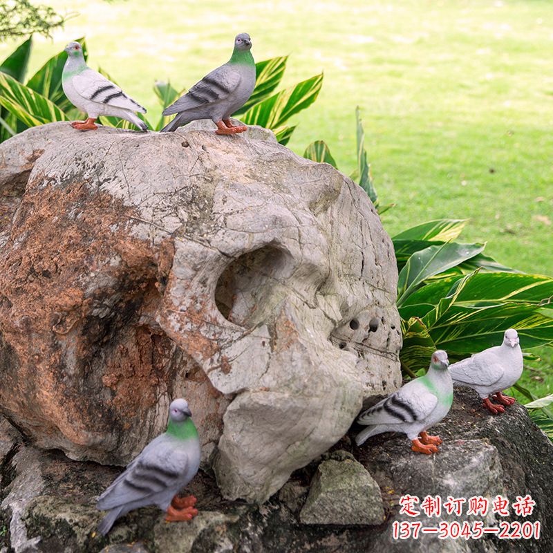 开封众人托着和平鸽雕塑