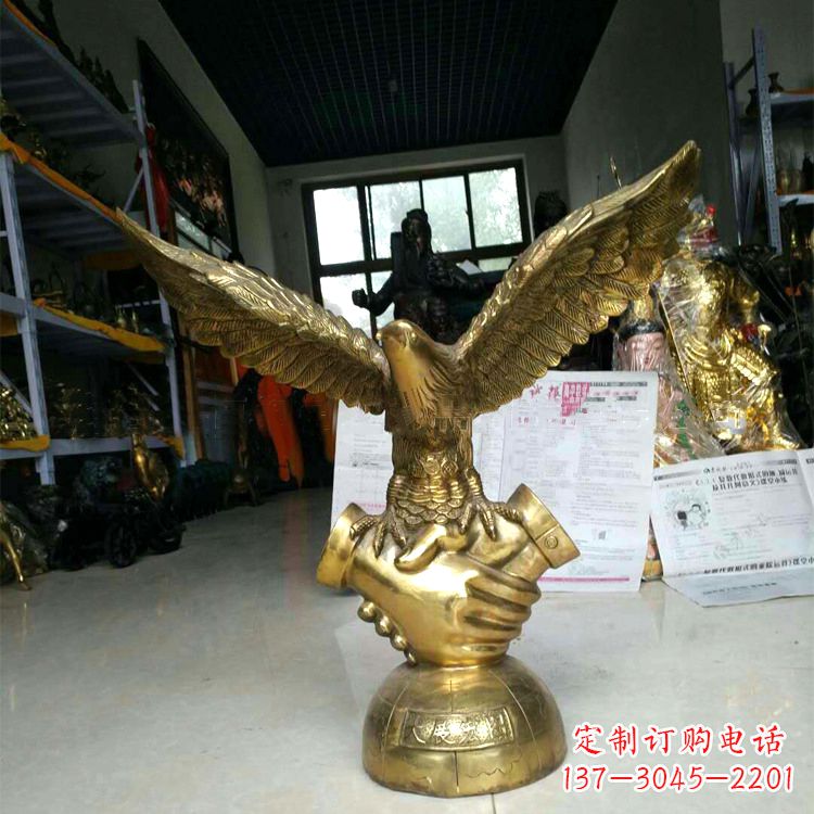 开封铸铜老鹰雕塑大展宏图