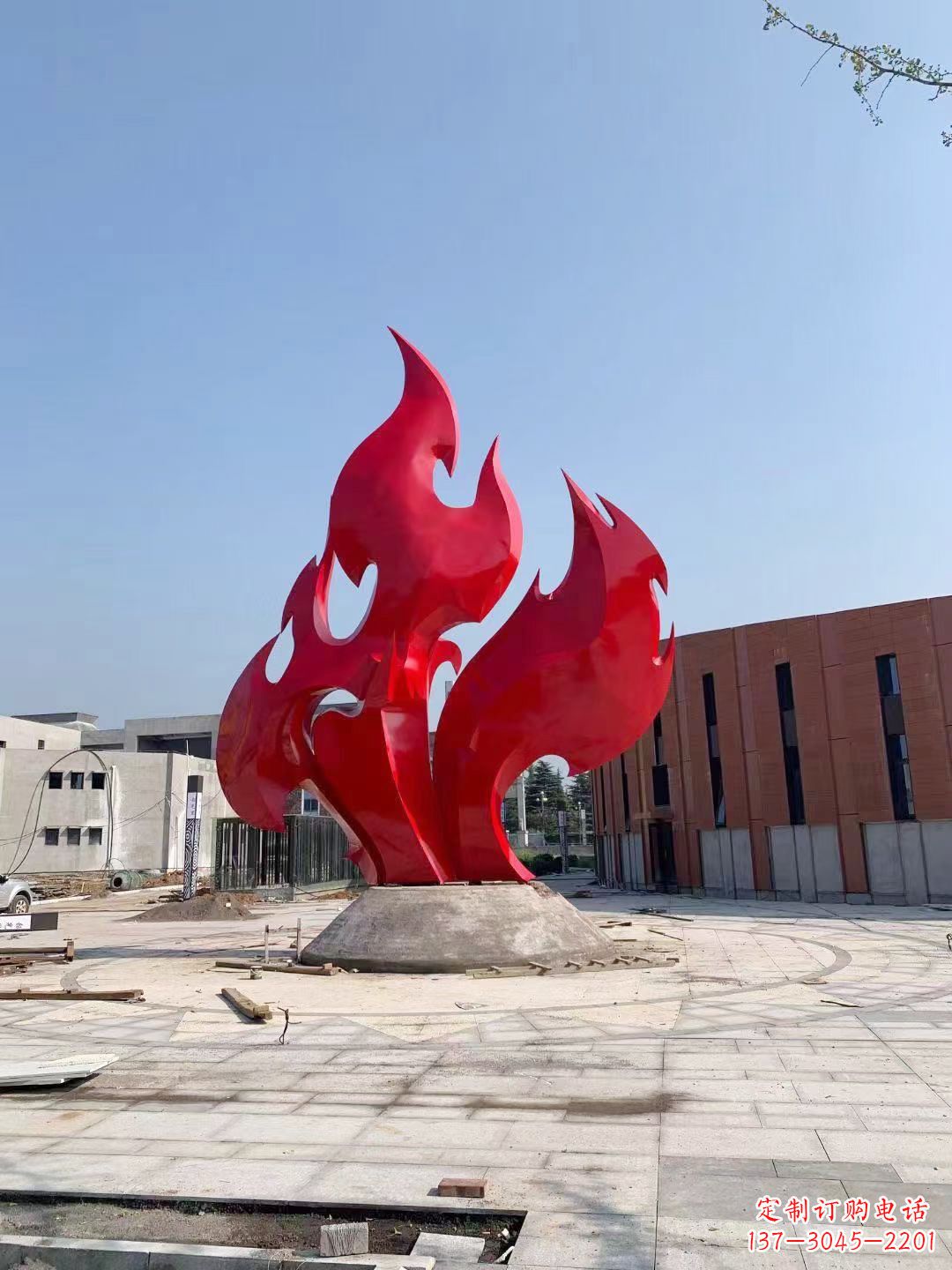 开封大学操场抽象不锈钢火苗雕塑